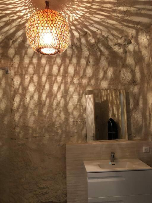 Nuit Insolite Dans Une Troglodyte ! Villa Nazelles-Negron Exterior foto